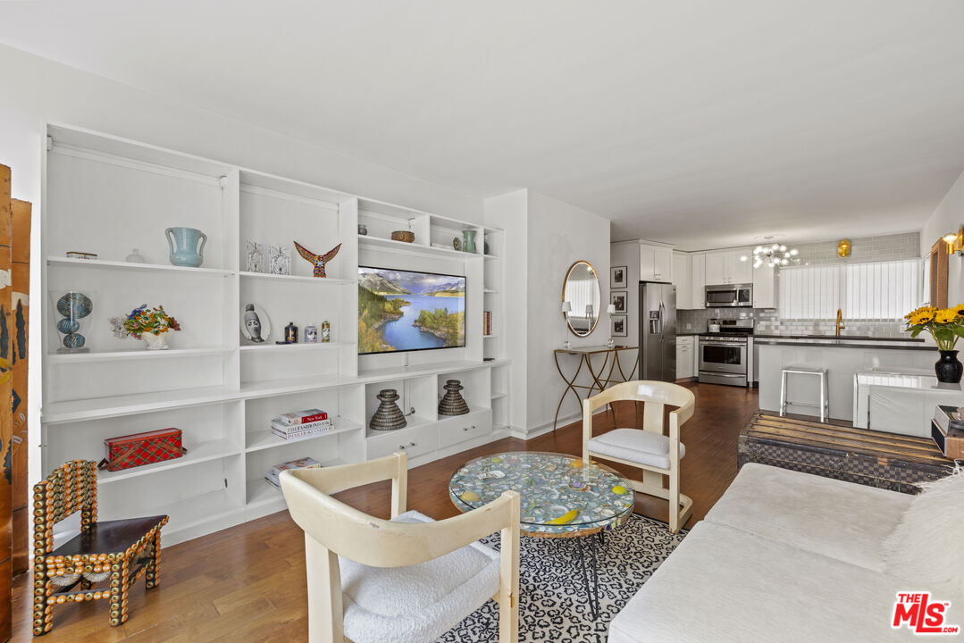 1400 N Hayworth Ave Unit: 10