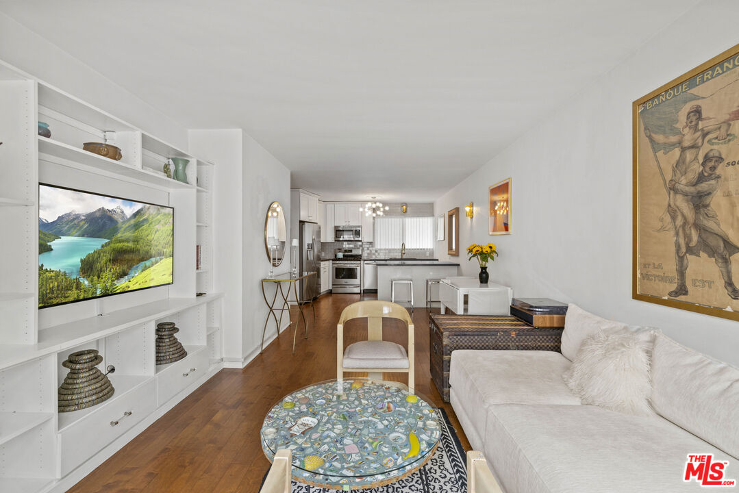 1400 N Hayworth Ave Unit: 10