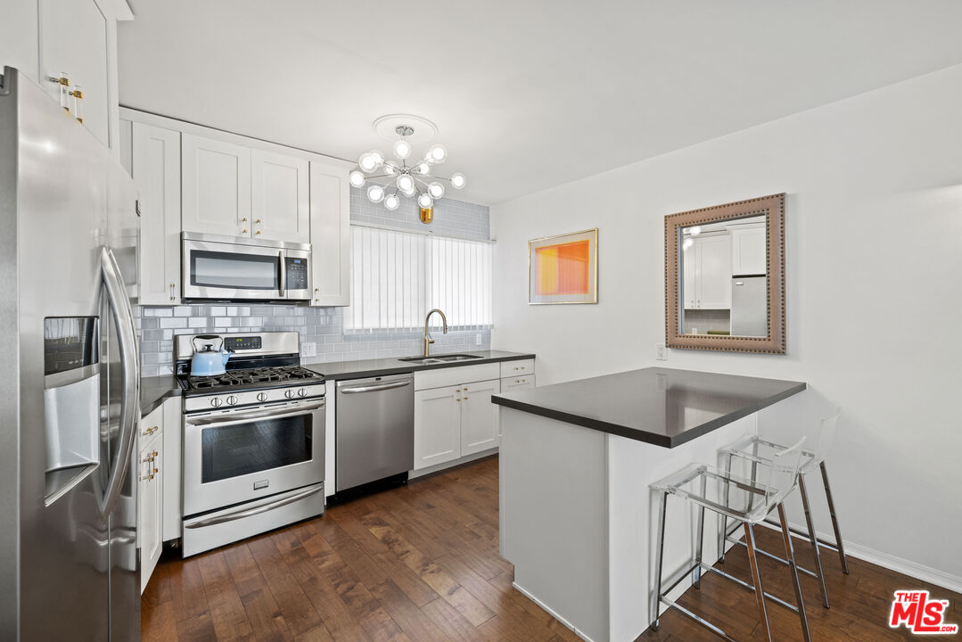 1400 N Hayworth Ave Unit: 10
