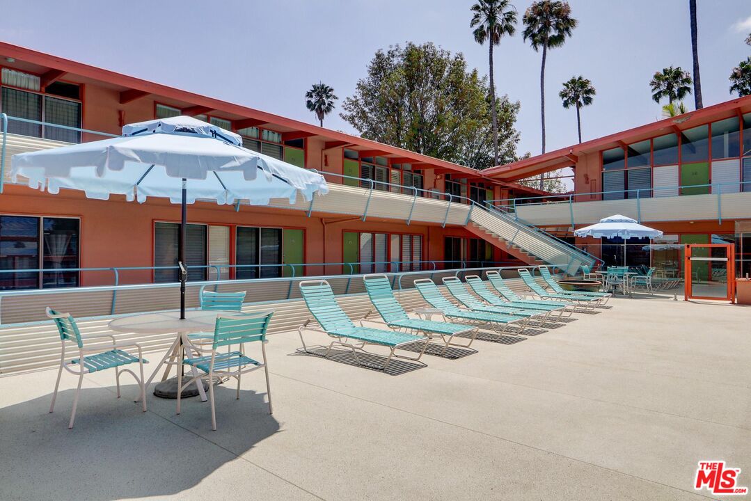 1400 N Hayworth Ave Unit: 10