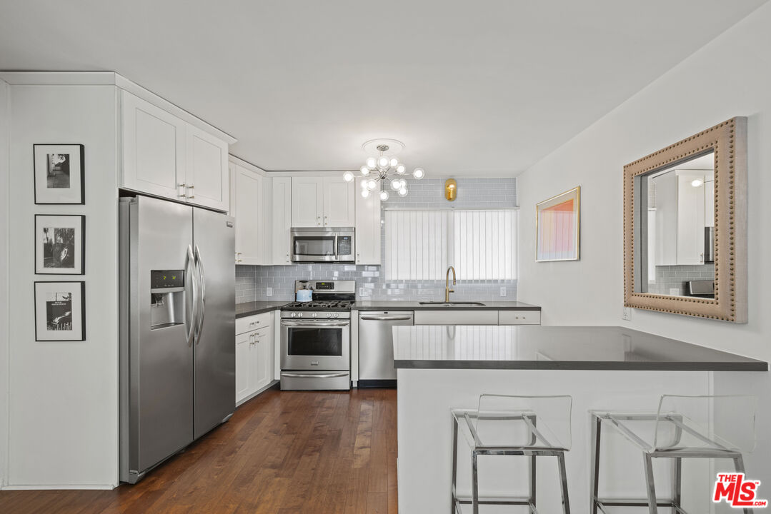 1400 N Hayworth Ave Unit: 10