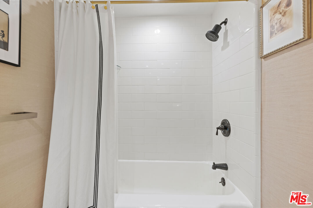 1400 N Hayworth Ave Unit: 10