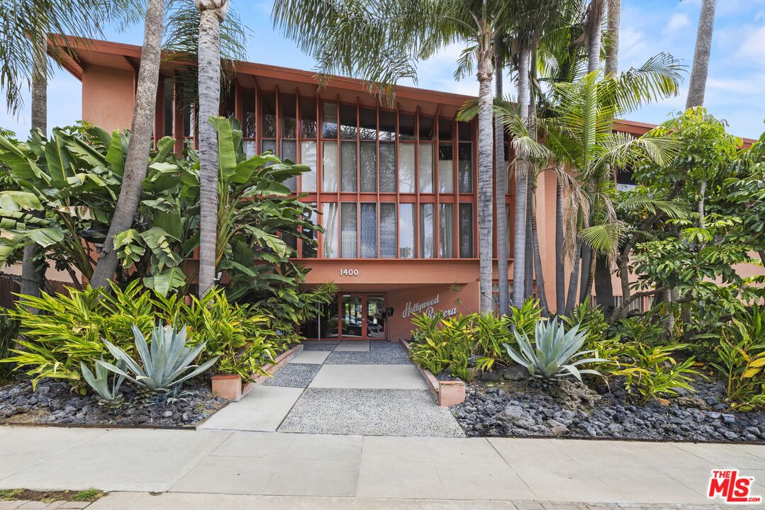 1400 N Hayworth Ave Unit: 10