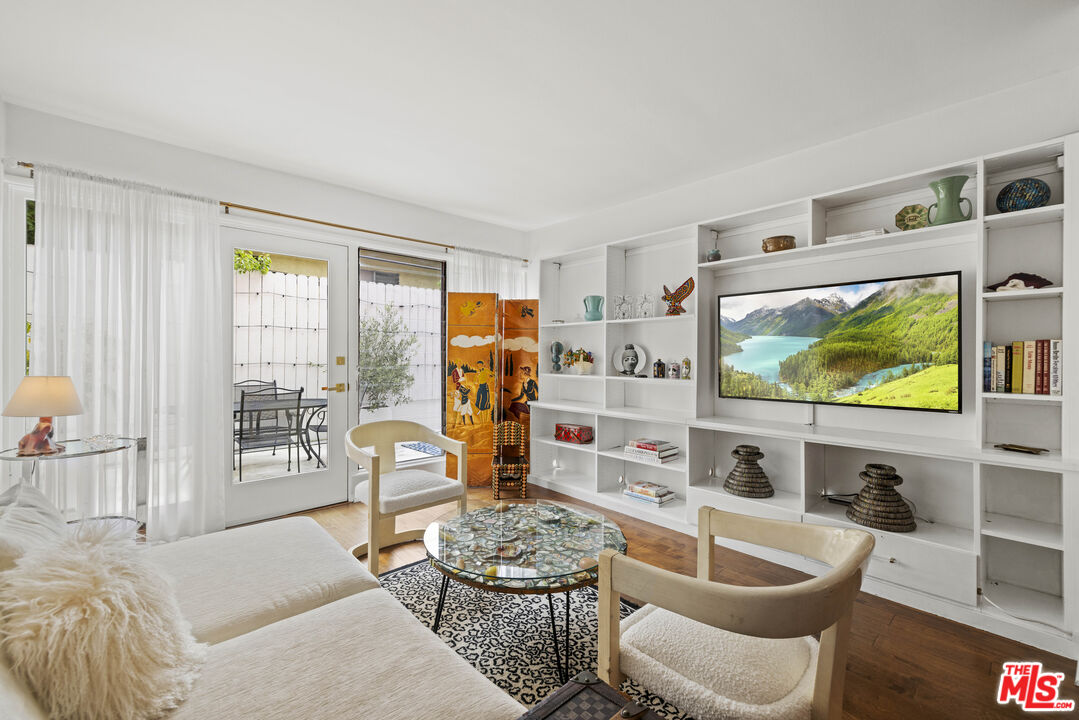 1400 N Hayworth Ave Unit: 10