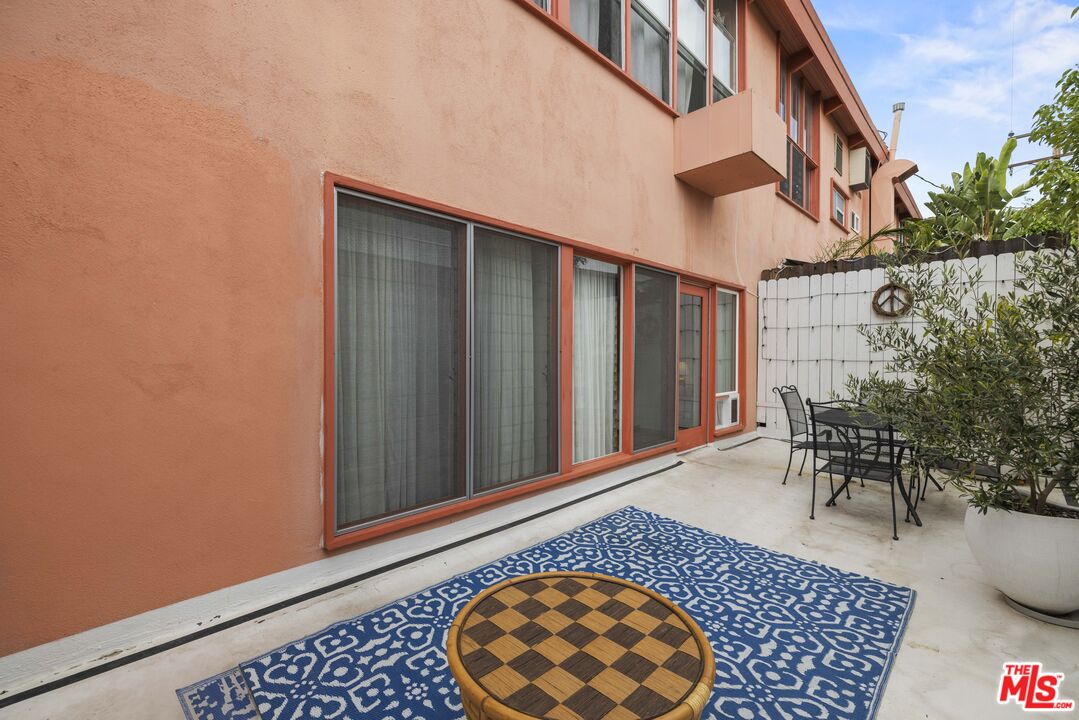 1400 N Hayworth Ave Unit: 10