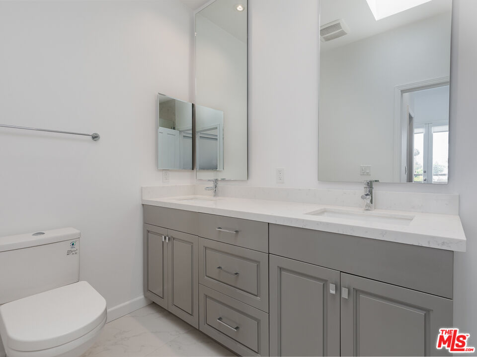 230 S HAMILTON DR Unit: 208