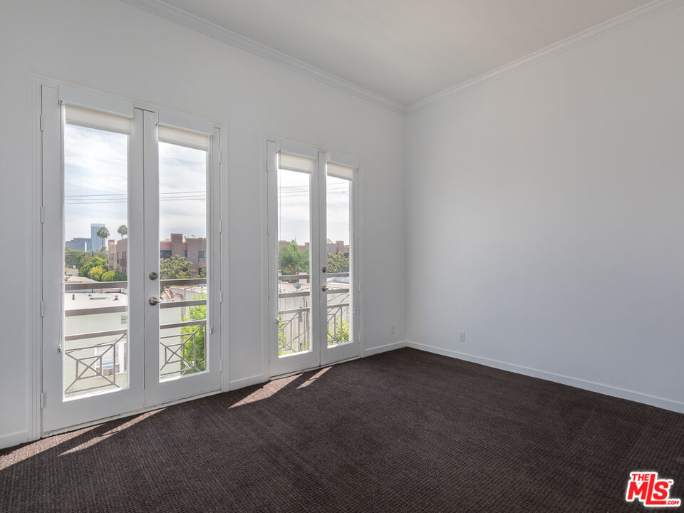 230 S HAMILTON DR Unit: 208