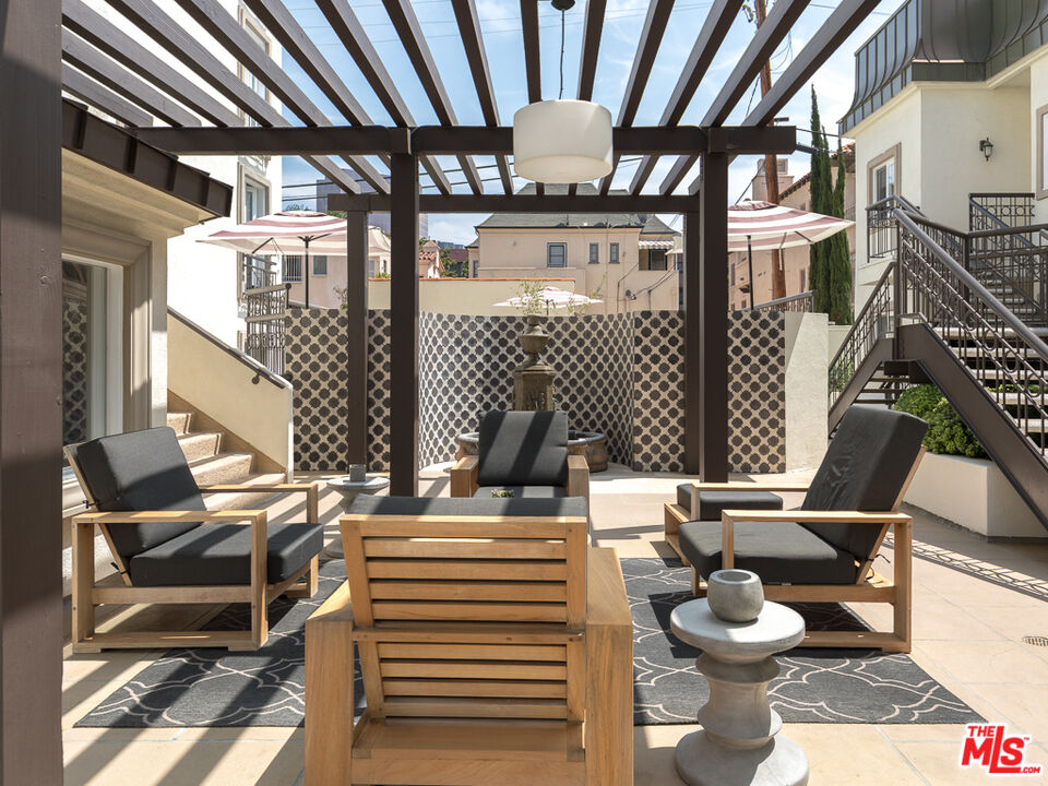230 S HAMILTON DR Unit: 208