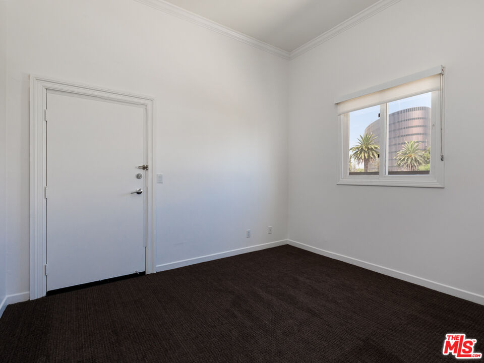 230 S HAMILTON DR Unit: 208