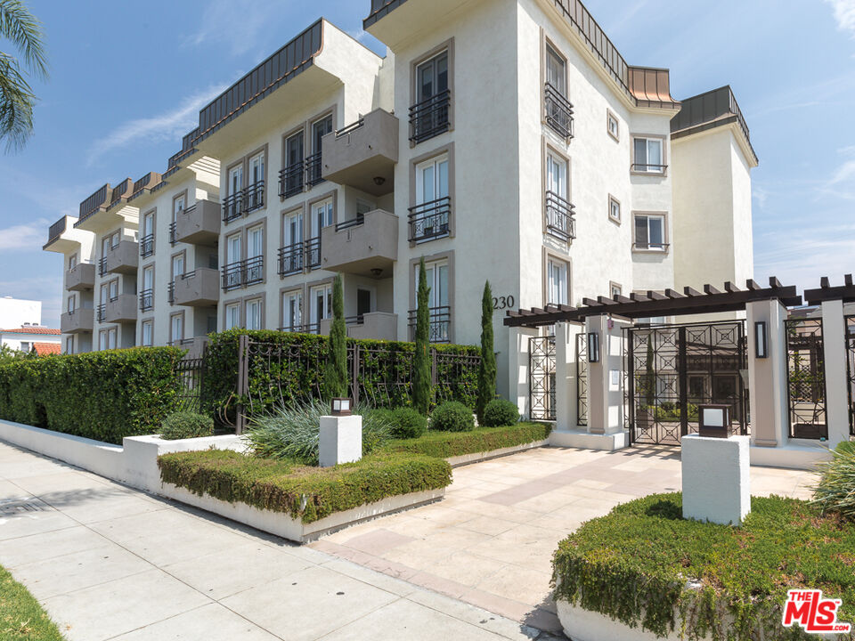 230 S HAMILTON DR Unit: 208