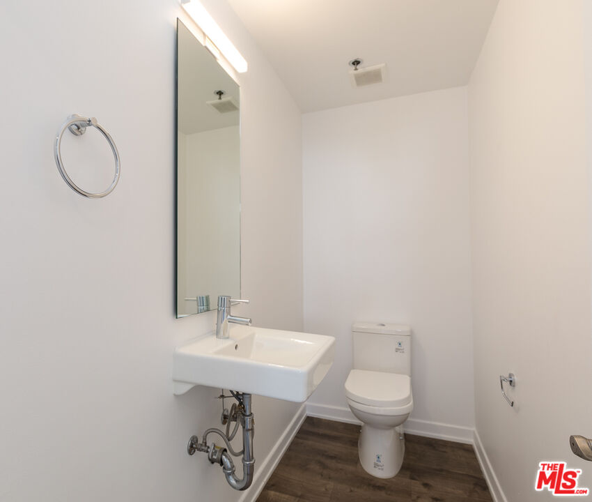 230 S HAMILTON DR Unit: 208
