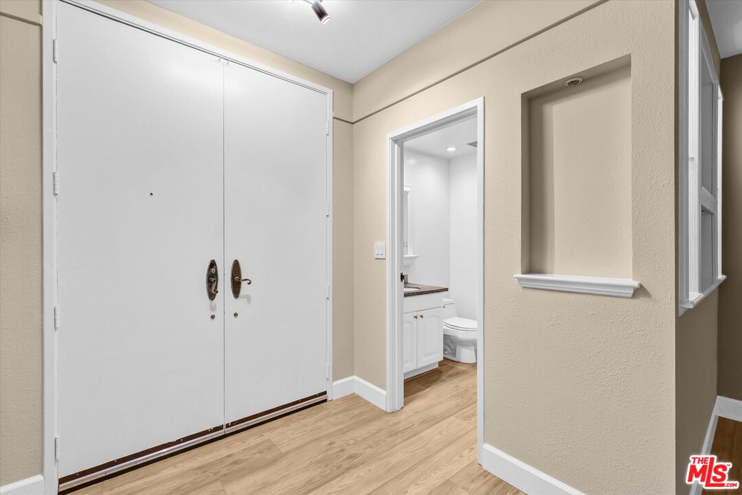 1131 Alta Loma Rd Unit: 119