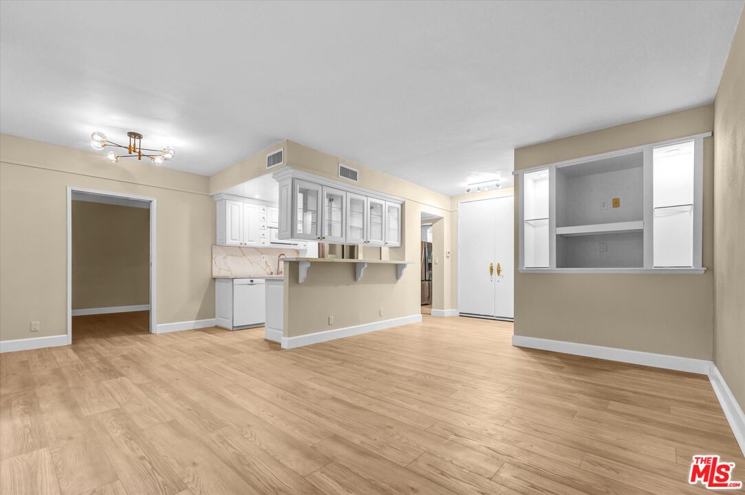 1131 Alta Loma Rd Unit: 119