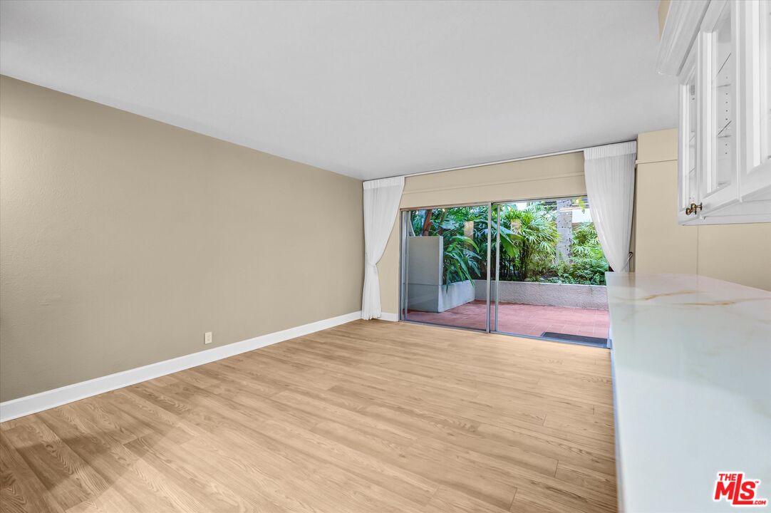 1131 Alta Loma Rd Unit: 119