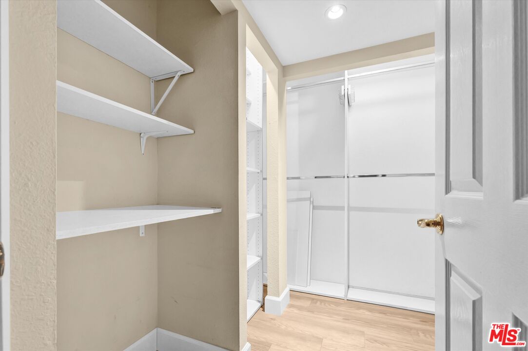 1131 Alta Loma Rd Unit: 119