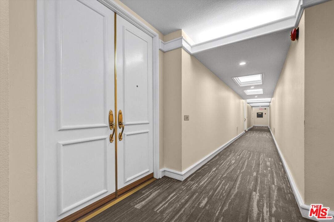 1131 Alta Loma Rd Unit: 119