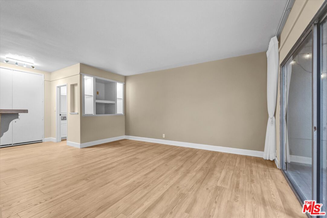 1131 Alta Loma Rd Unit: 119