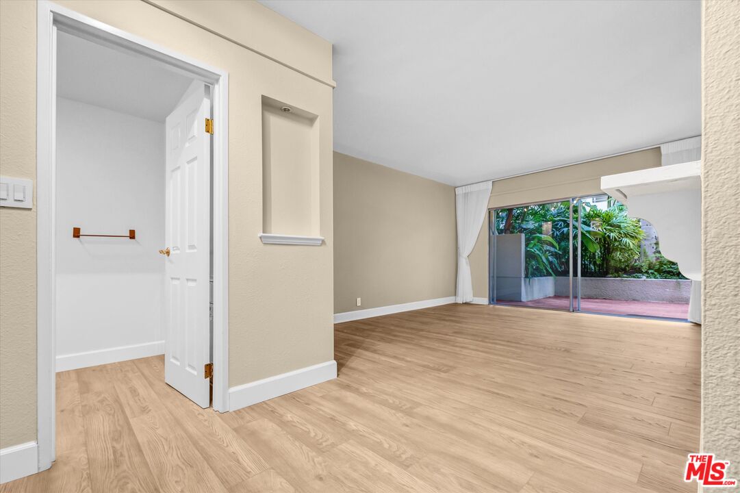 1131 Alta Loma Rd Unit: 119