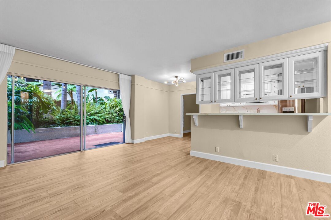 1131 Alta Loma Rd Unit: 119