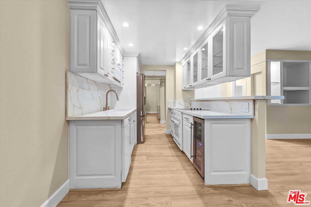 1131 Alta Loma Rd Unit: 119