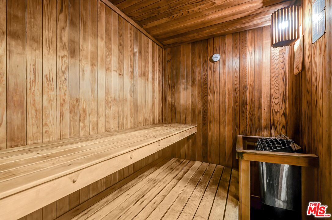 1131 Alta Loma Rd Unit: 119