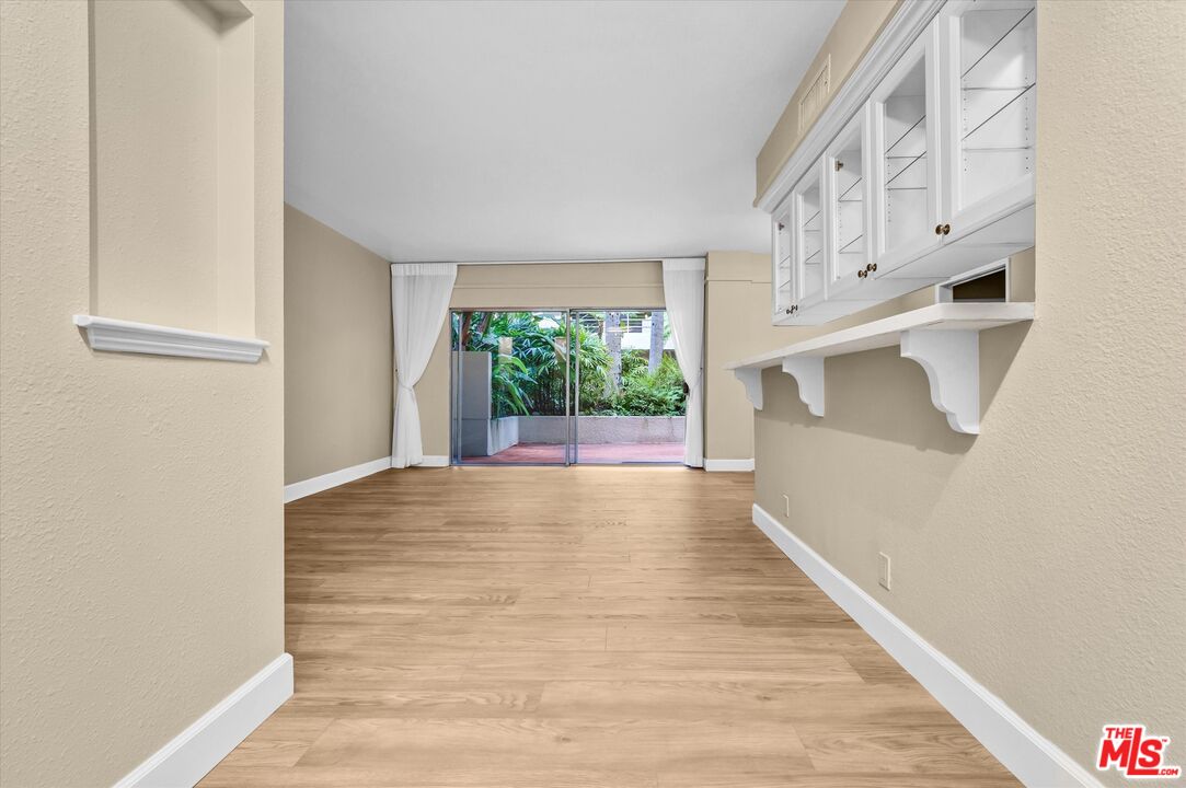 1131 Alta Loma Rd Unit: 119