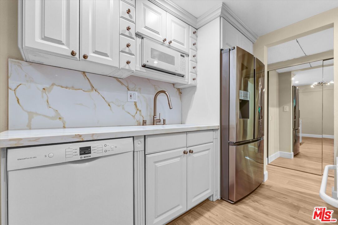 1131 Alta Loma Rd Unit: 119