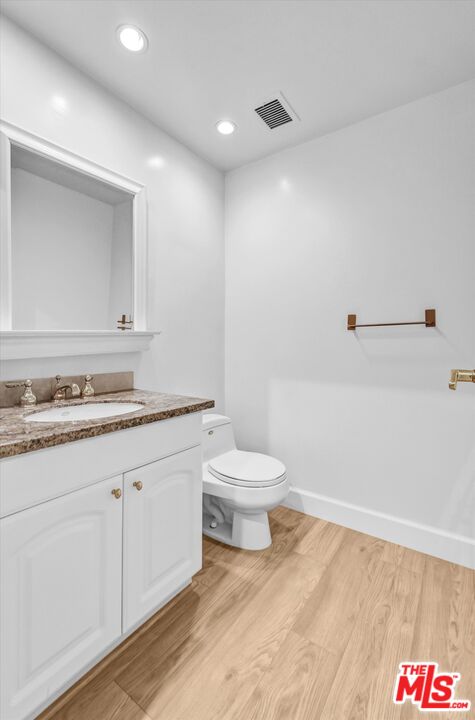 1131 Alta Loma Rd Unit: 119