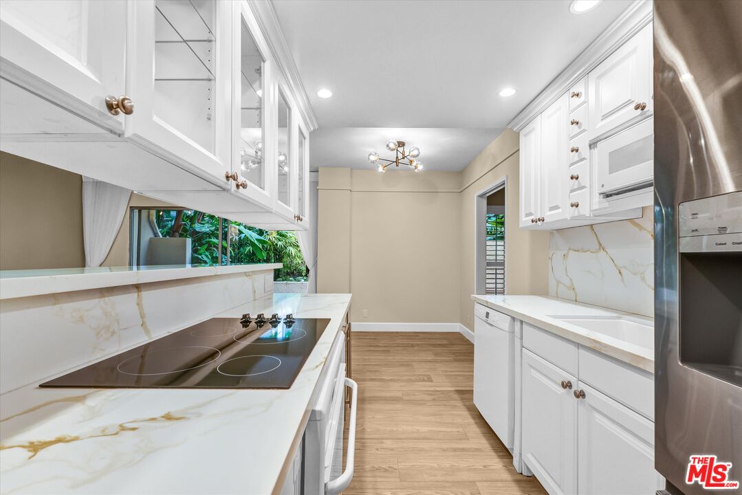 1131 Alta Loma Rd Unit: 119