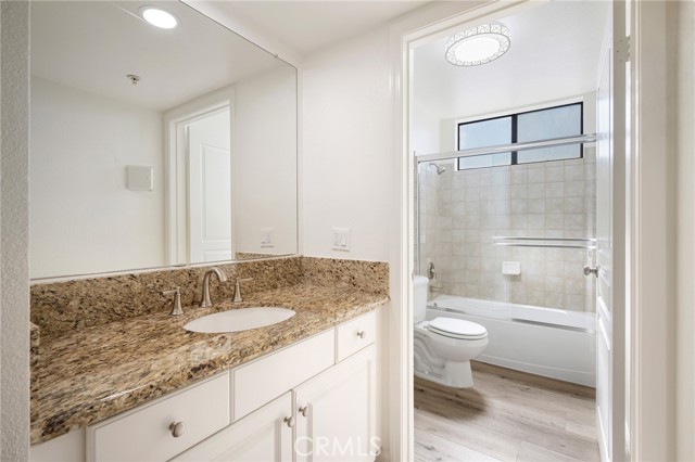 7320 Hawthorn AVE Unit: 122