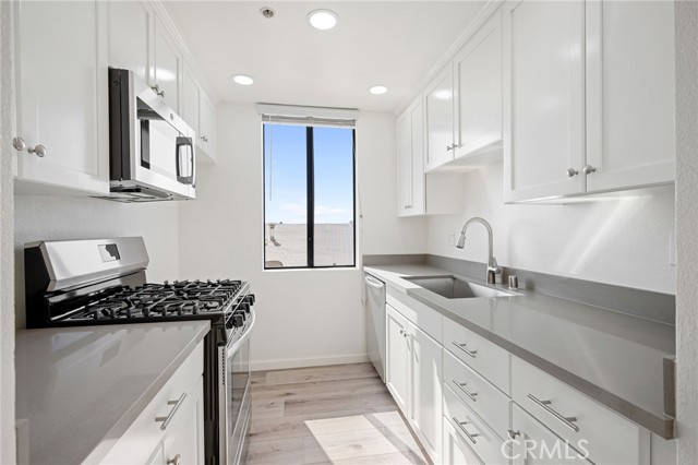 7320 Hawthorn AVE Unit: 122