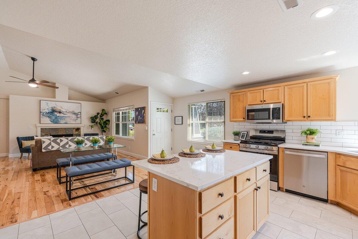 61343 Woodbury Lane