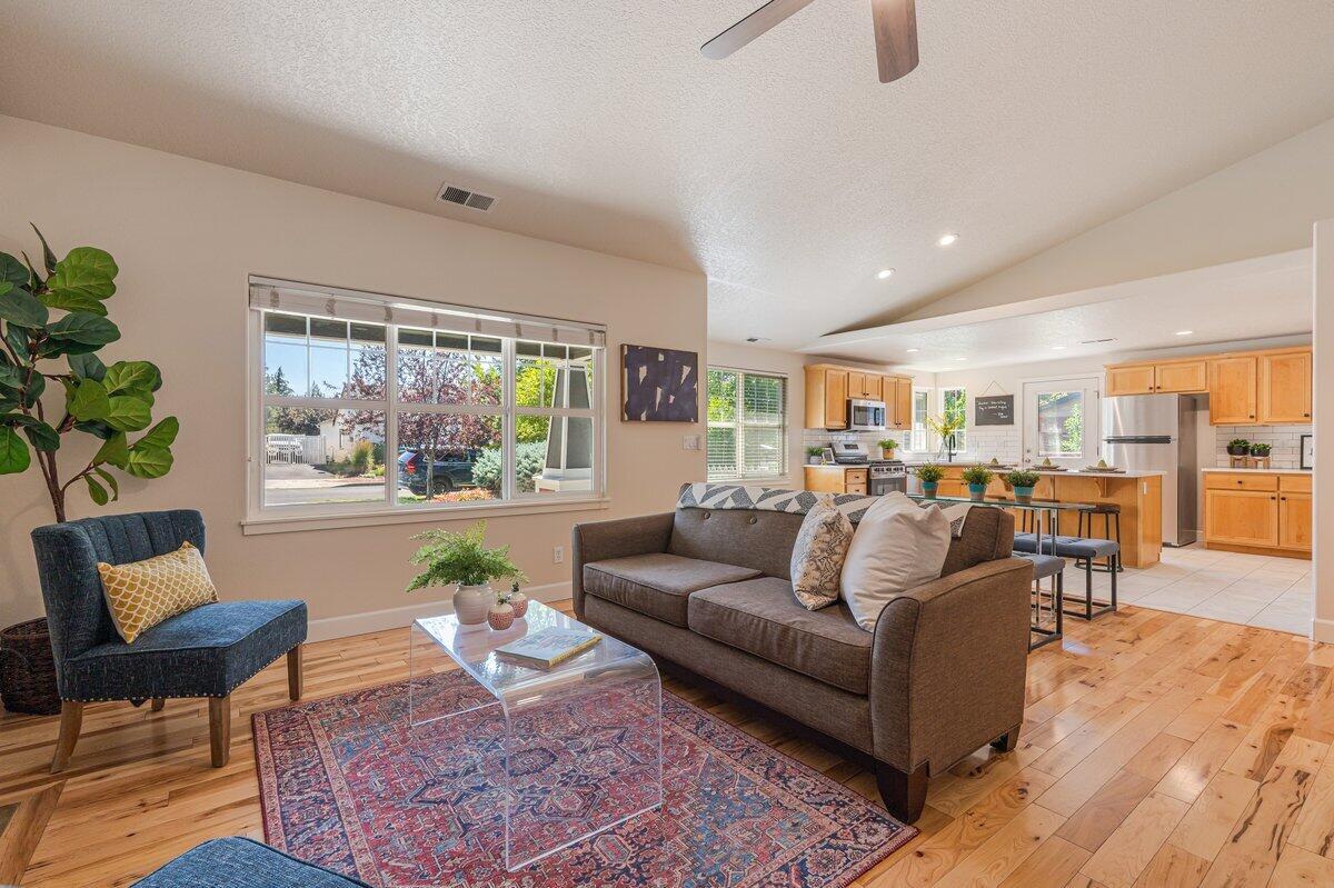 61343 Woodbury Lane