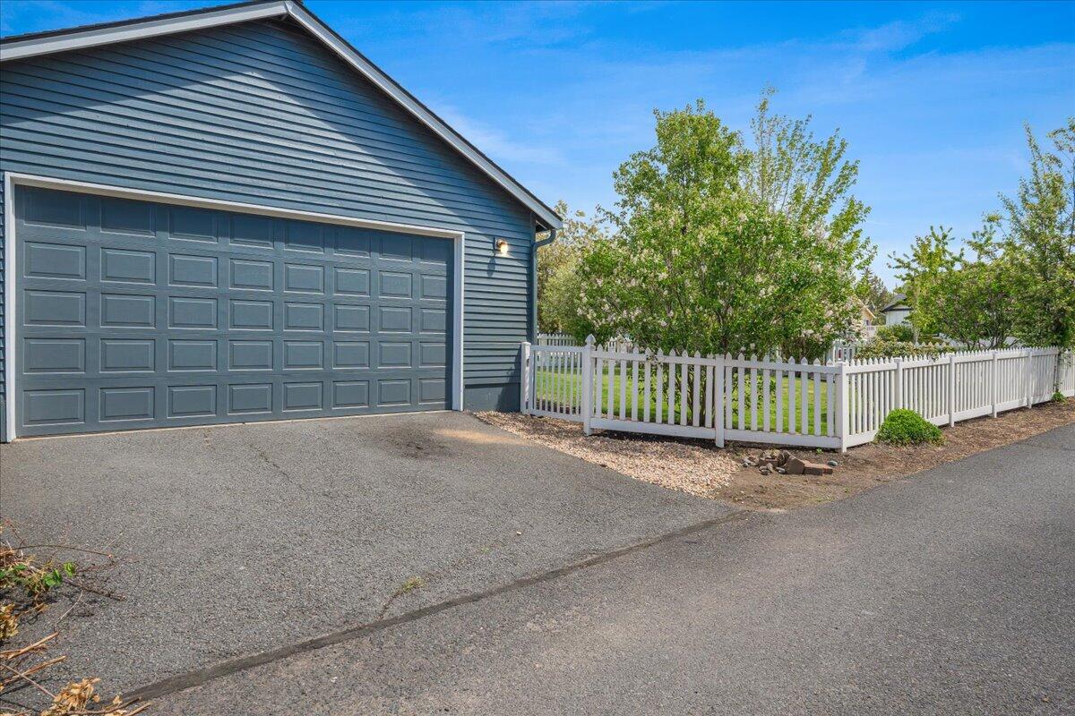 61343 Woodbury Lane
