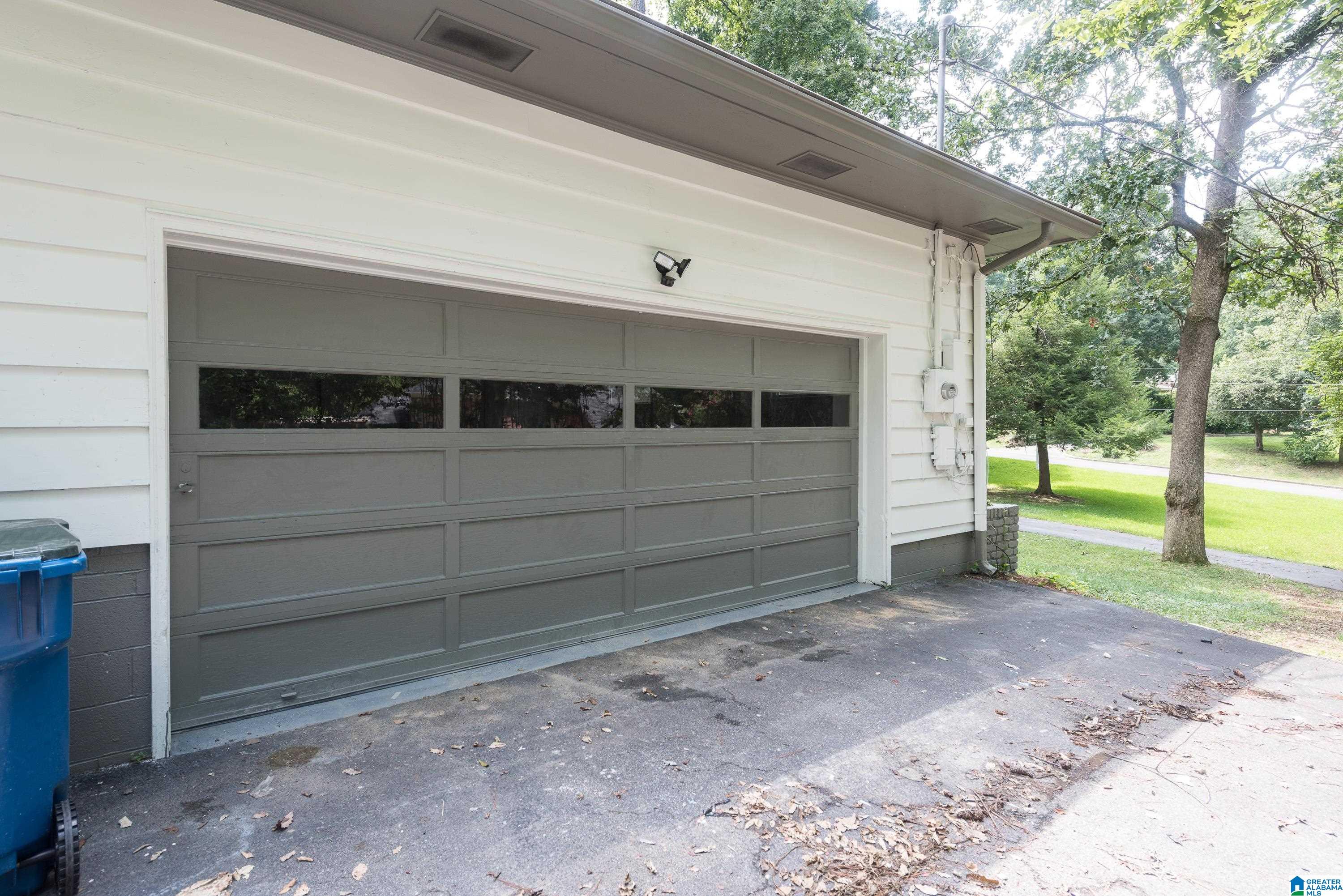 1712 RIDGEWOOD PLACE