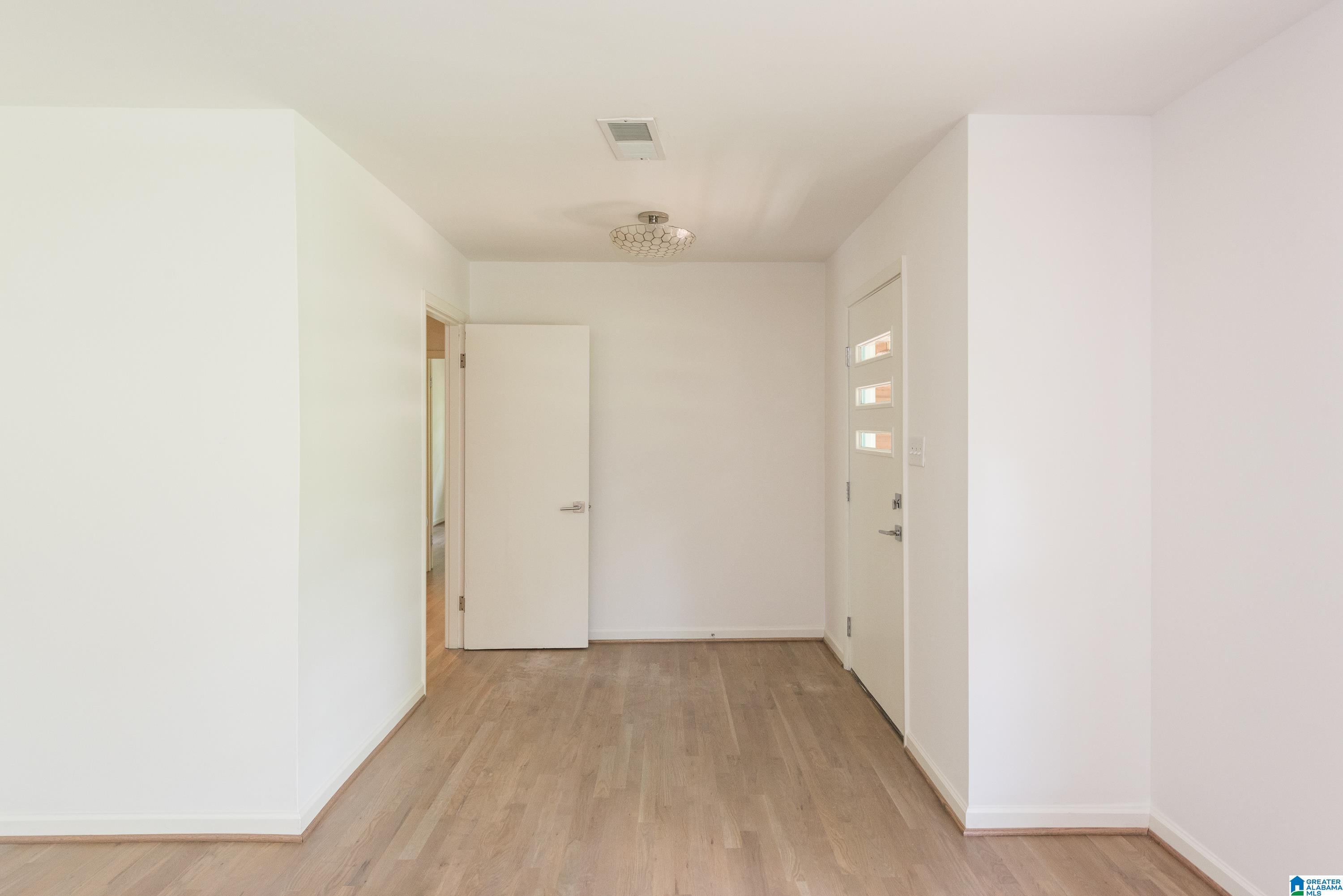 1712 RIDGEWOOD PLACE