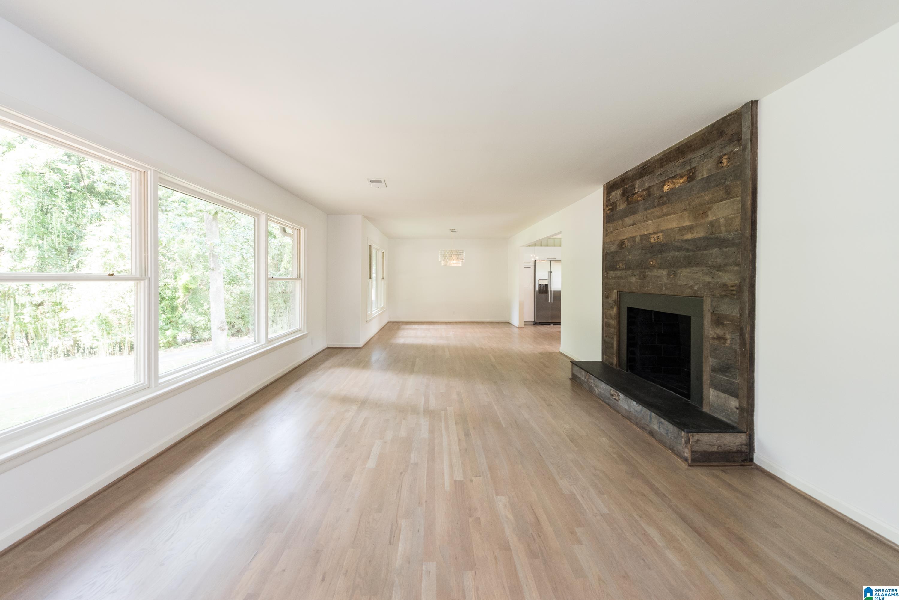 1712 RIDGEWOOD PLACE