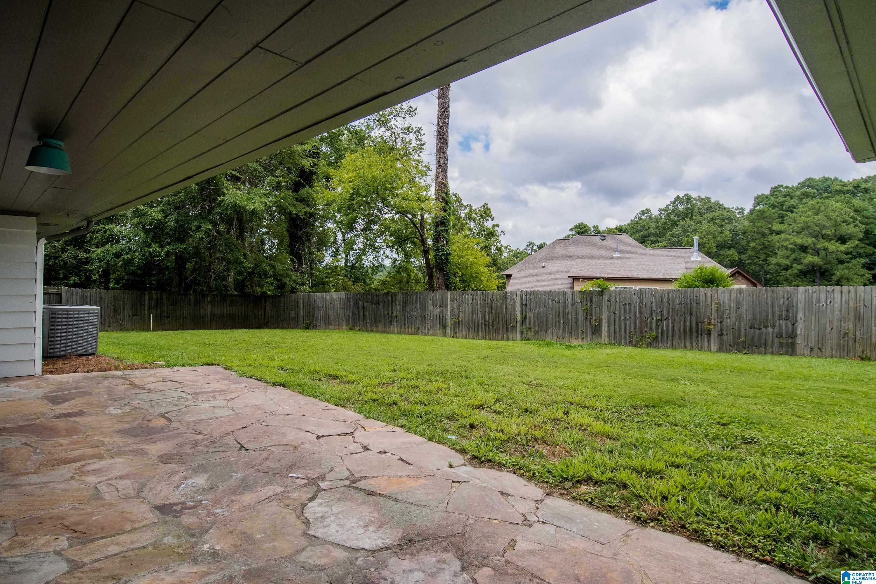 1712 RIDGEWOOD PLACE