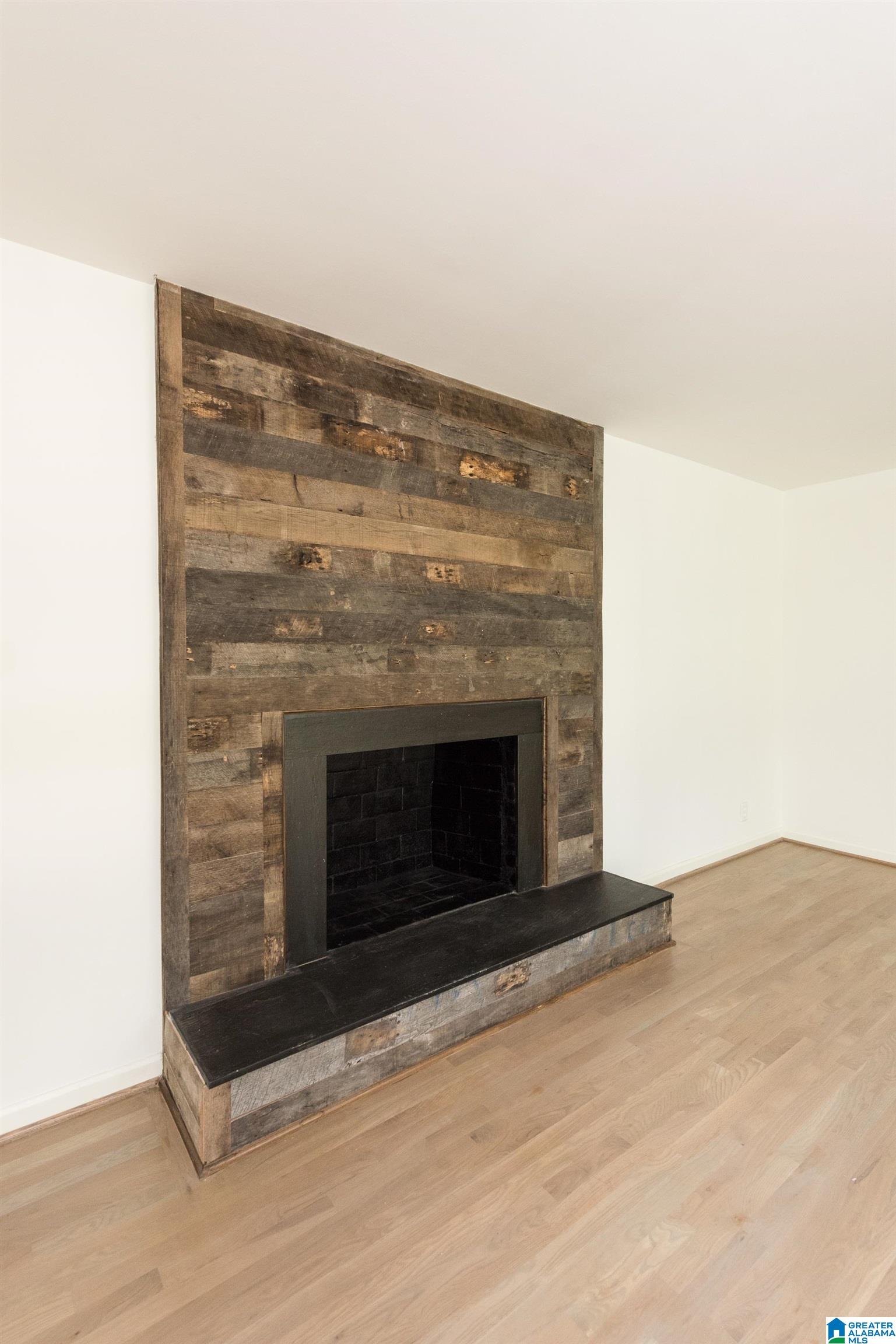 1712 RIDGEWOOD PLACE