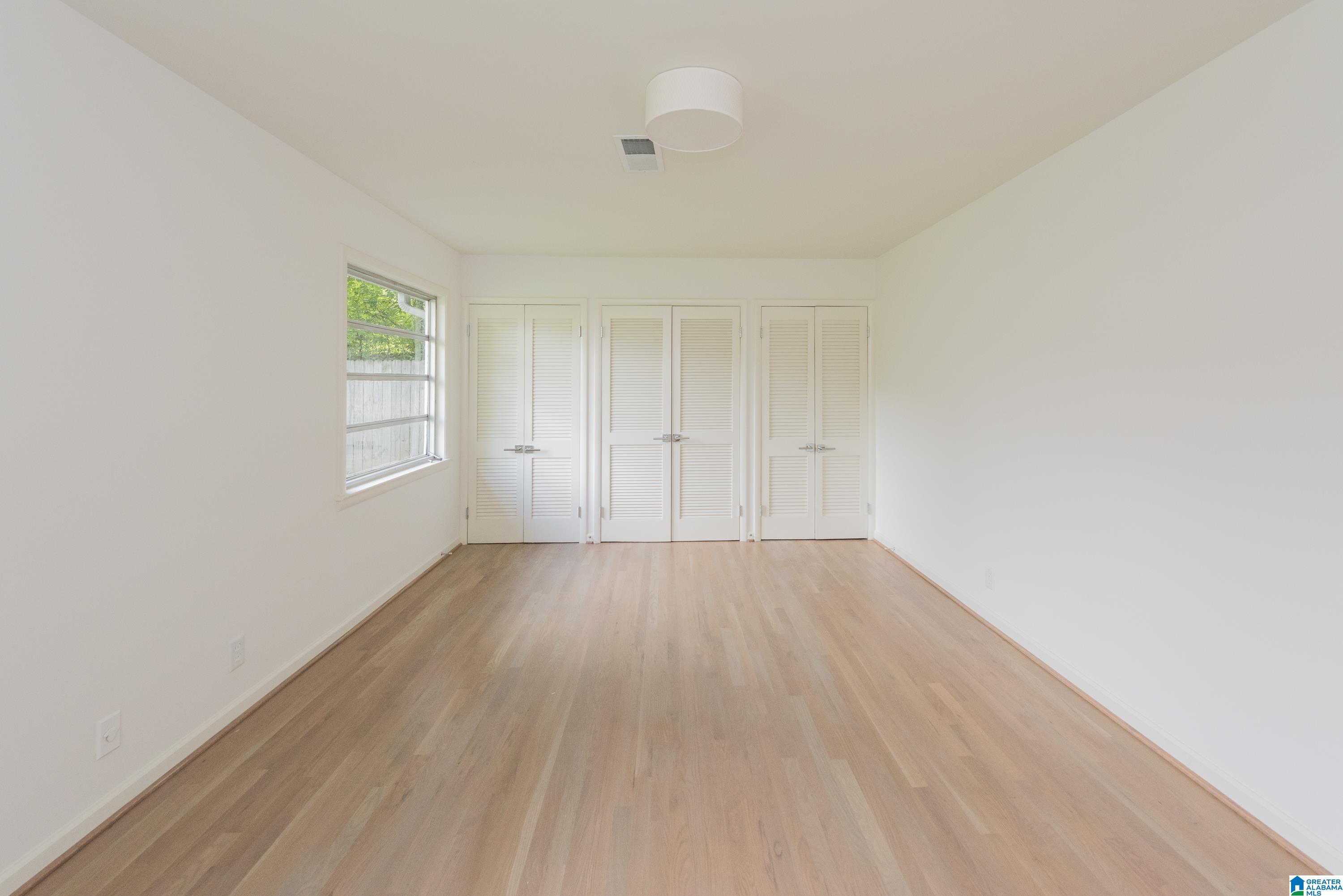 1712 RIDGEWOOD PLACE