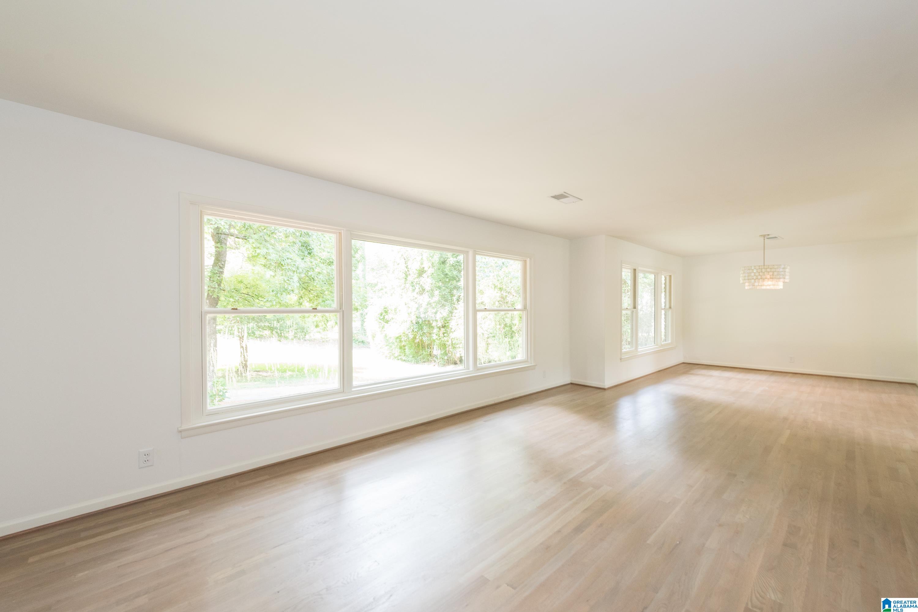 1712 RIDGEWOOD PLACE