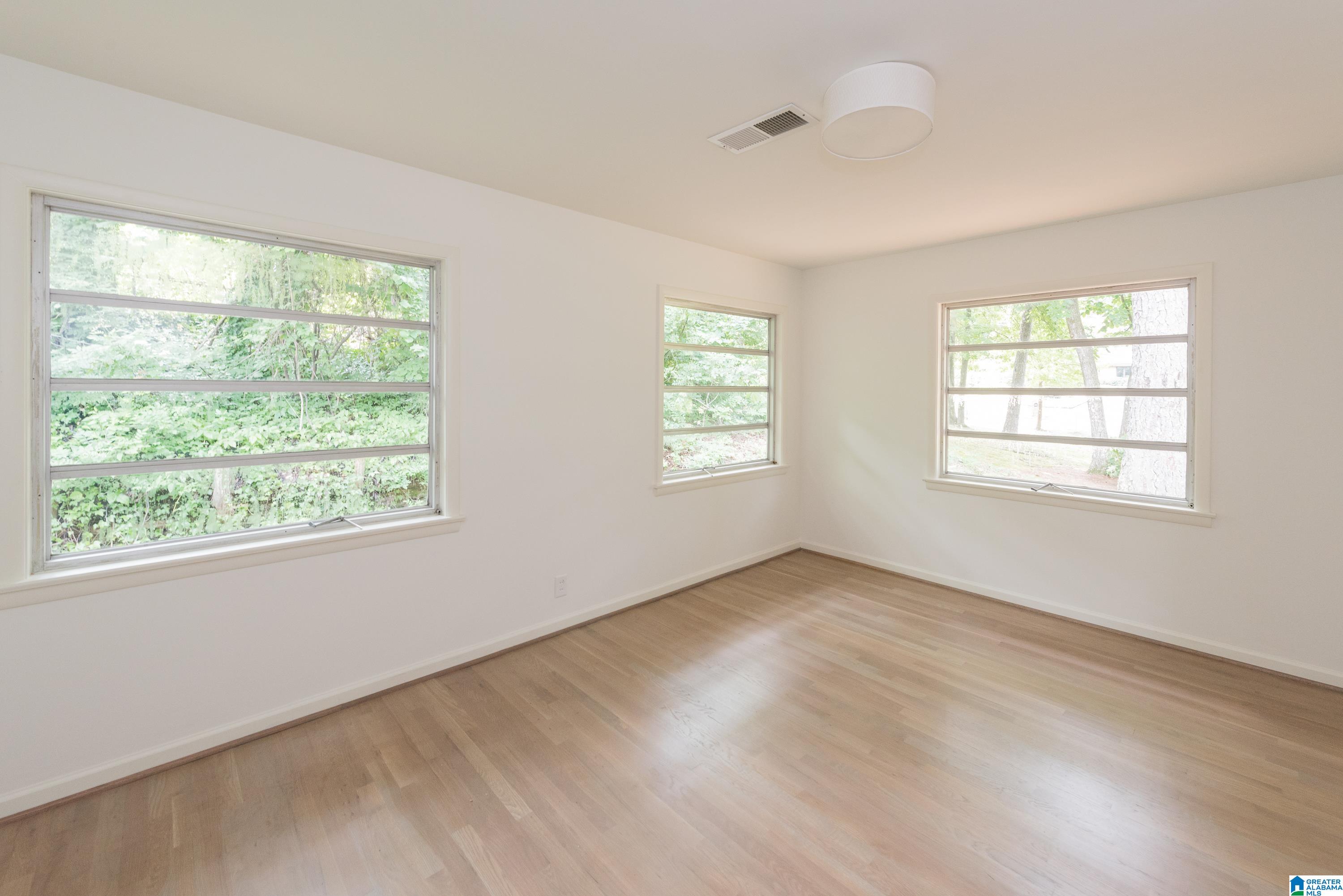 1712 RIDGEWOOD PLACE