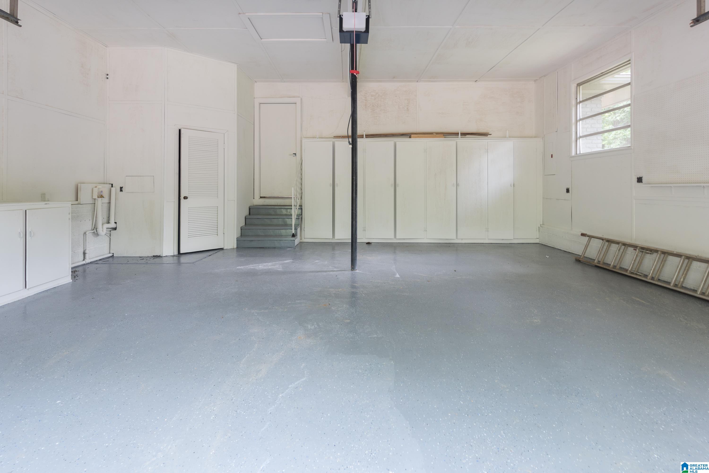 1712 RIDGEWOOD PLACE