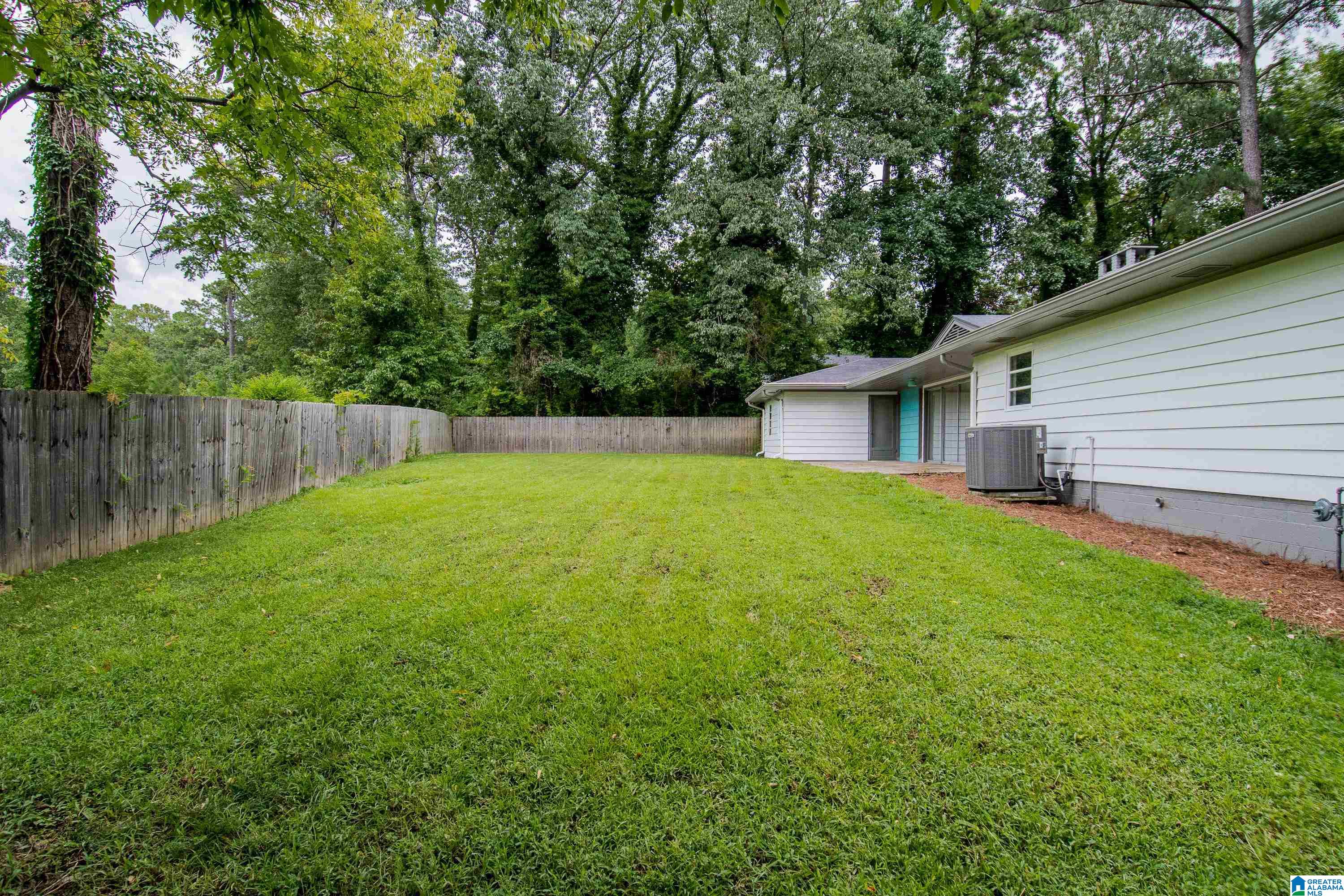 1712 RIDGEWOOD PLACE