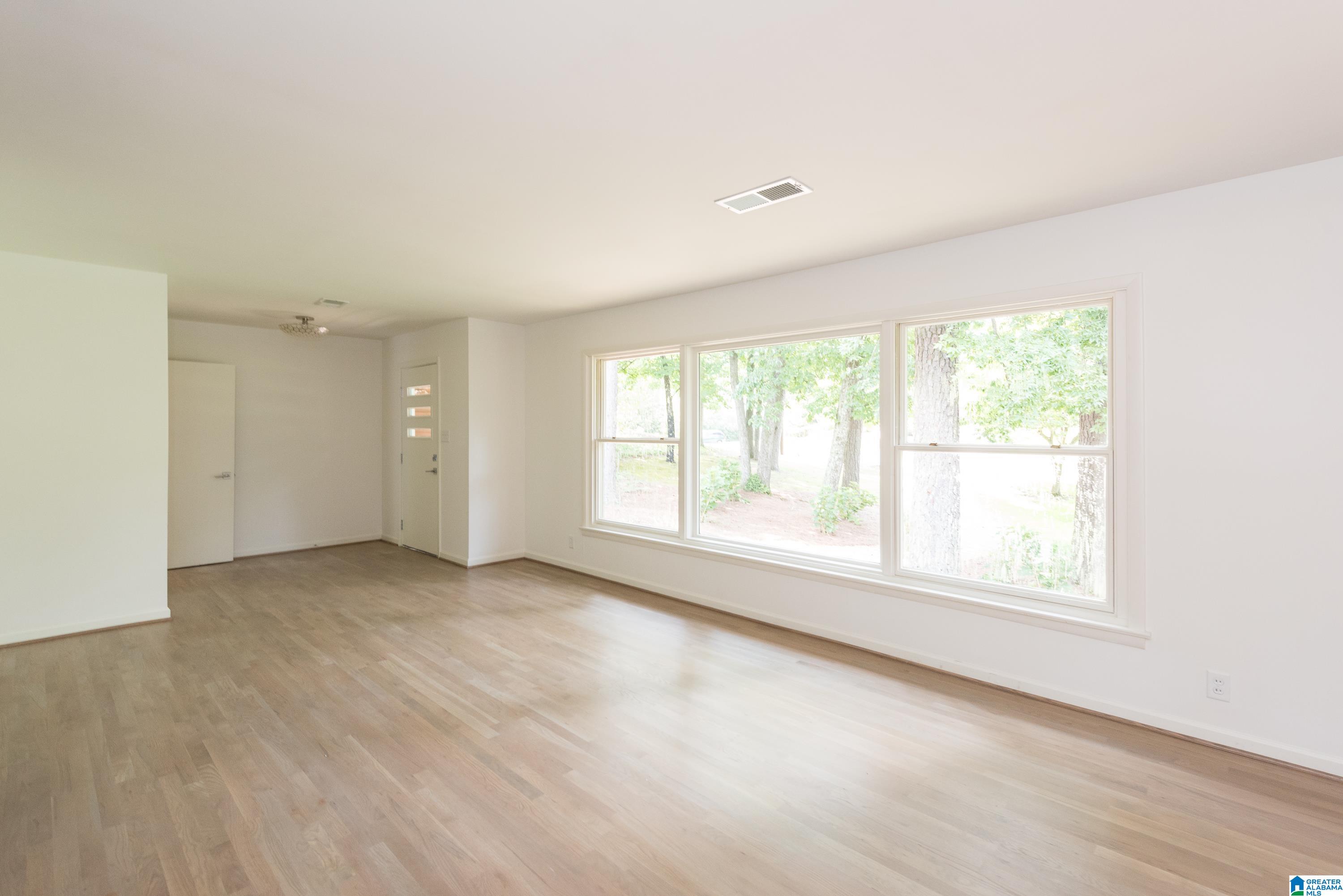 1712 RIDGEWOOD PLACE