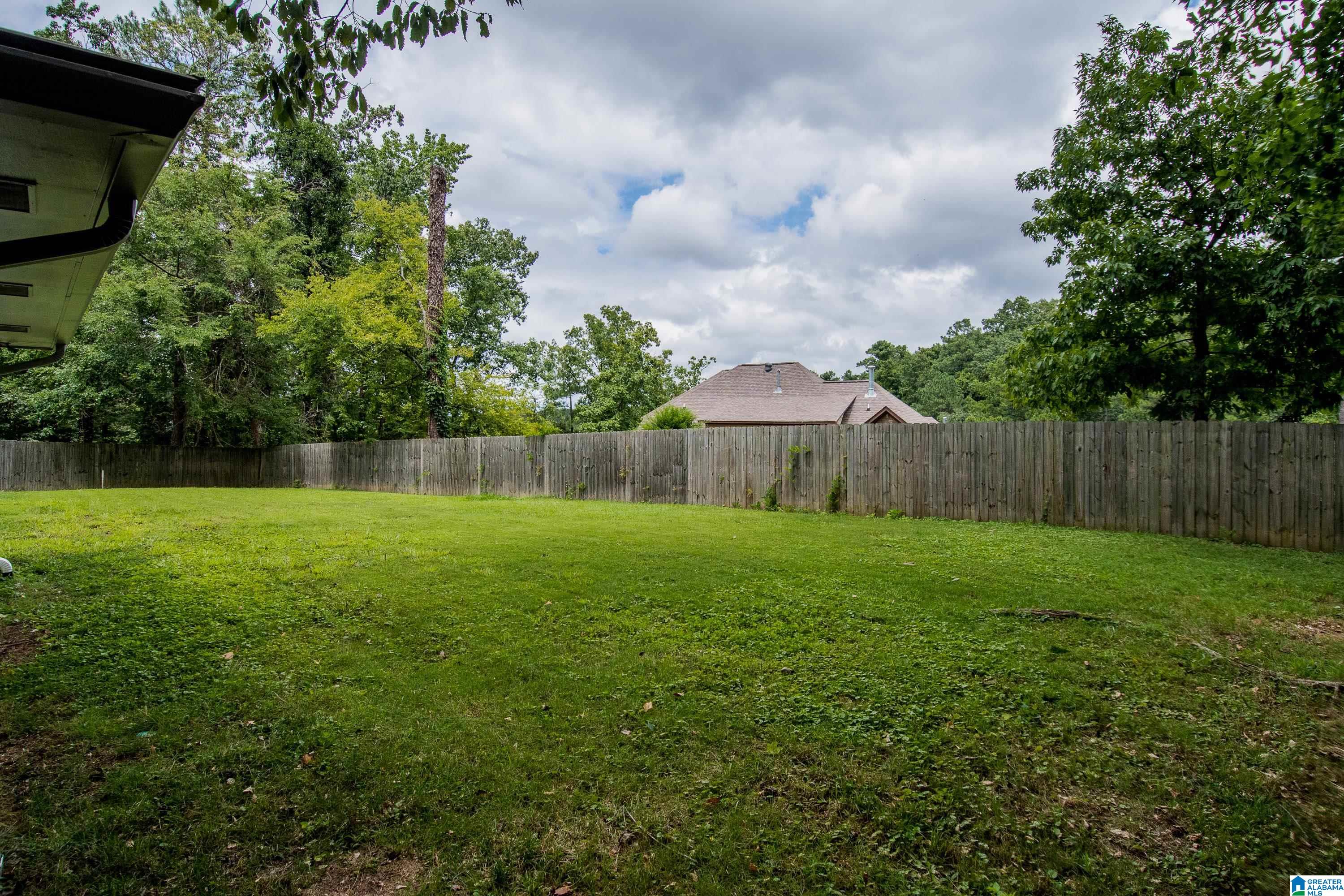 1712 RIDGEWOOD PLACE