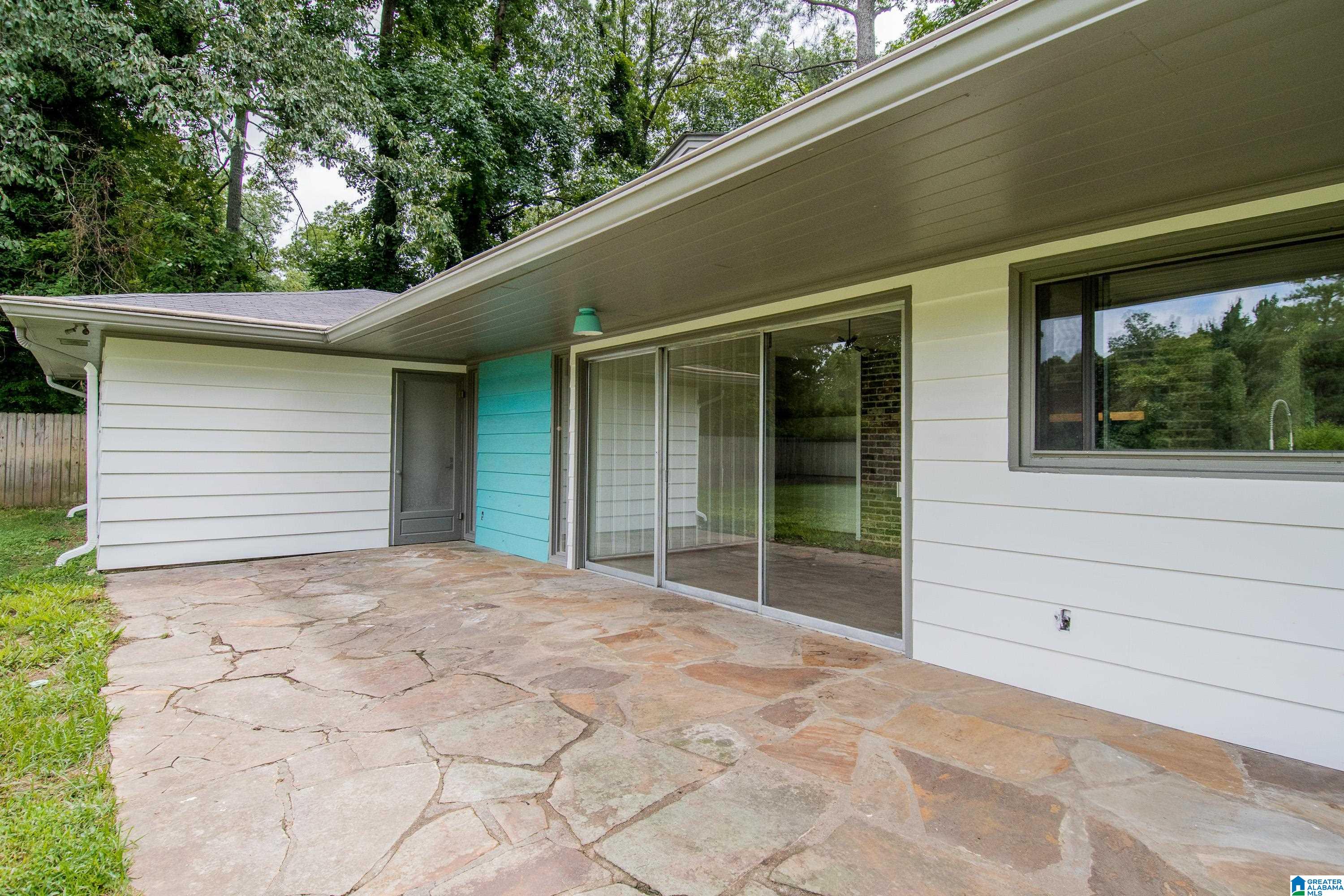 1712 RIDGEWOOD PLACE