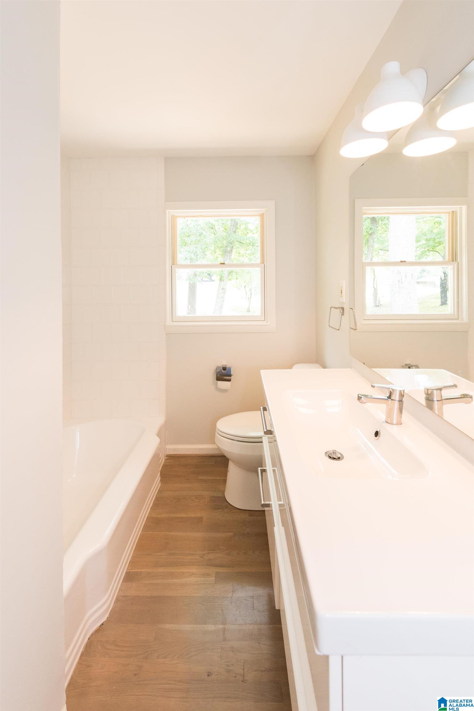 1712 RIDGEWOOD PLACE