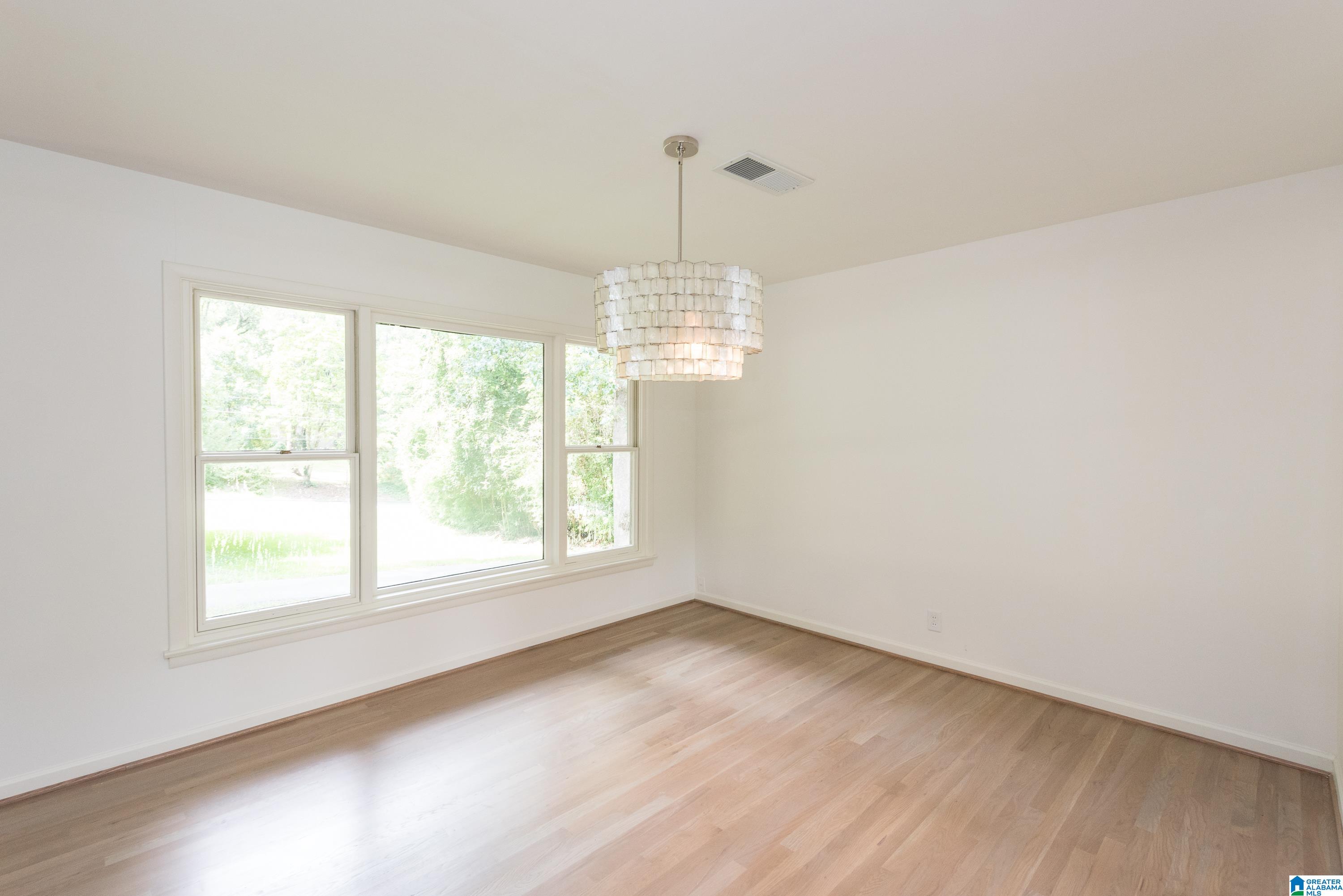 1712 RIDGEWOOD PLACE