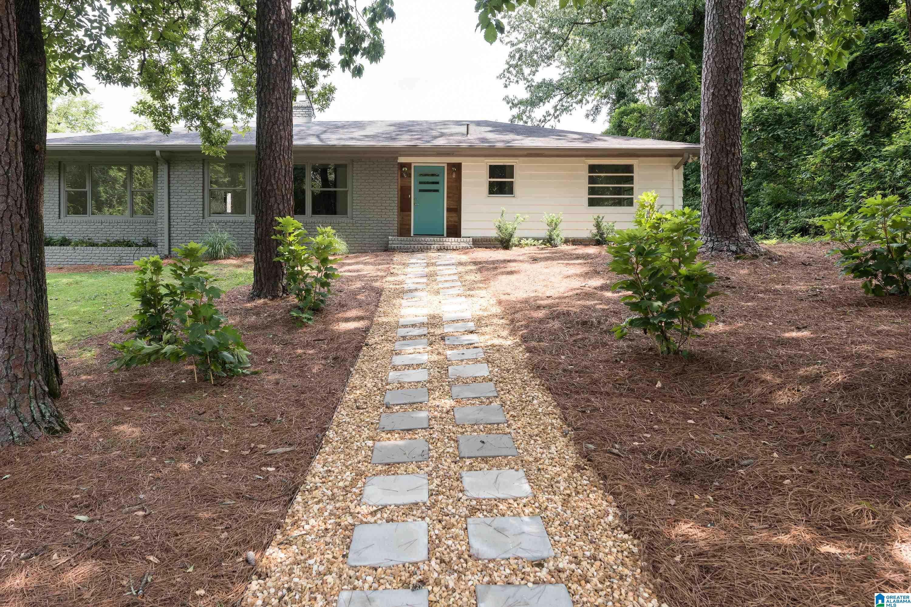 1712 RIDGEWOOD PLACE